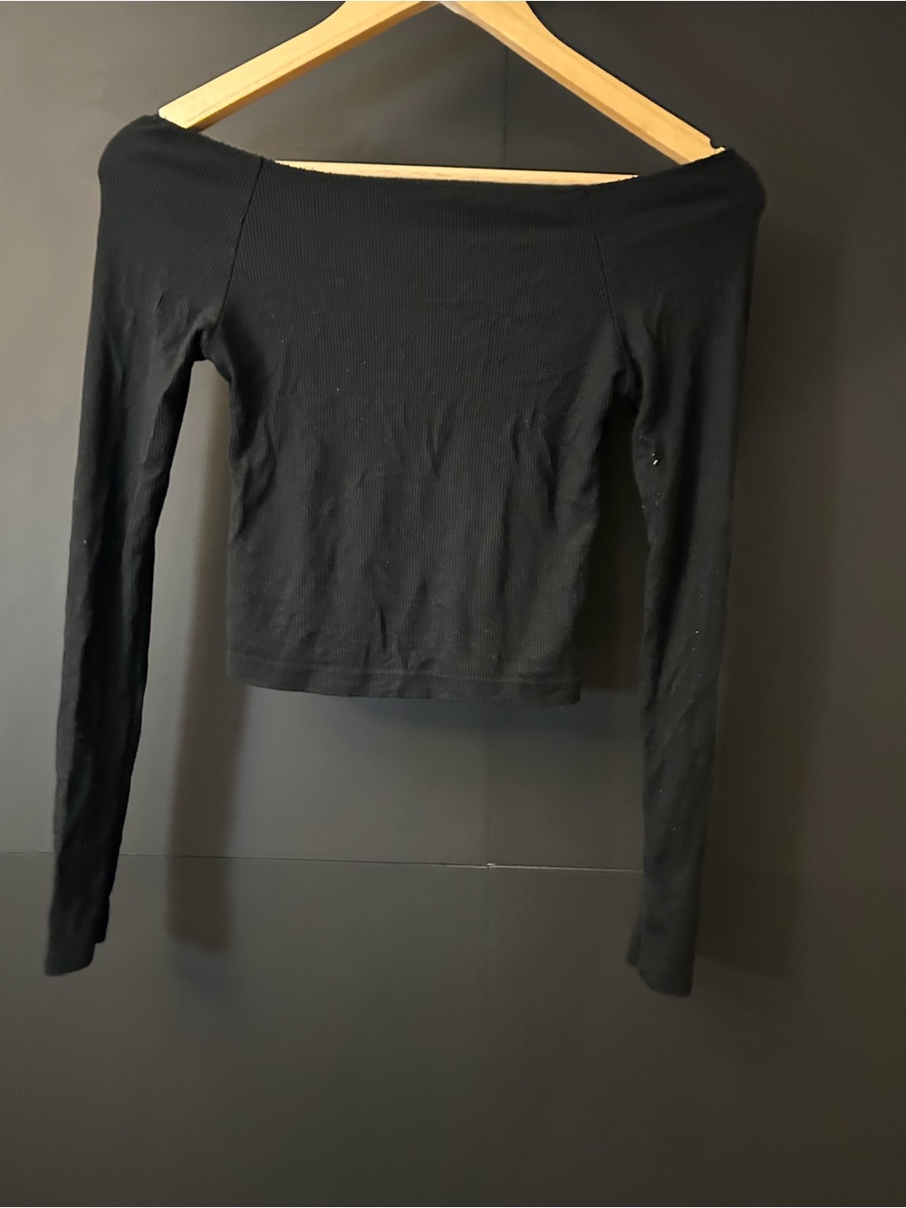 Off-Shoulder Long Sleeve Crop Top - Black